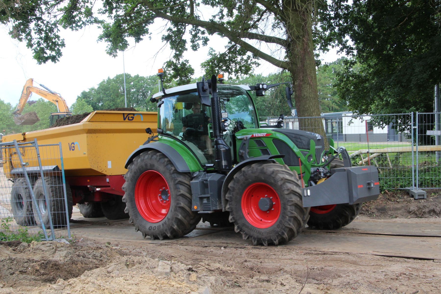 Aanleg kunstgrasveld begonnen